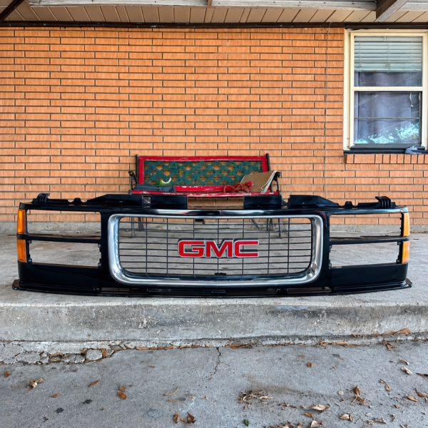df78c2b7-362d-4948-b2b9-939251a07263 1988-1993 GMC C/K 1500 2500 3500 OBS Chrome Front Grille OEM 15615109